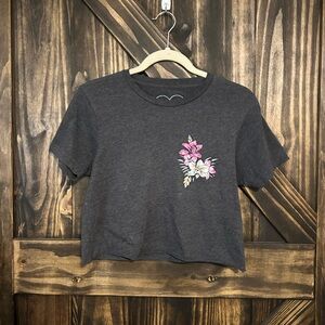 Gray Cropped Tee with Floral Design